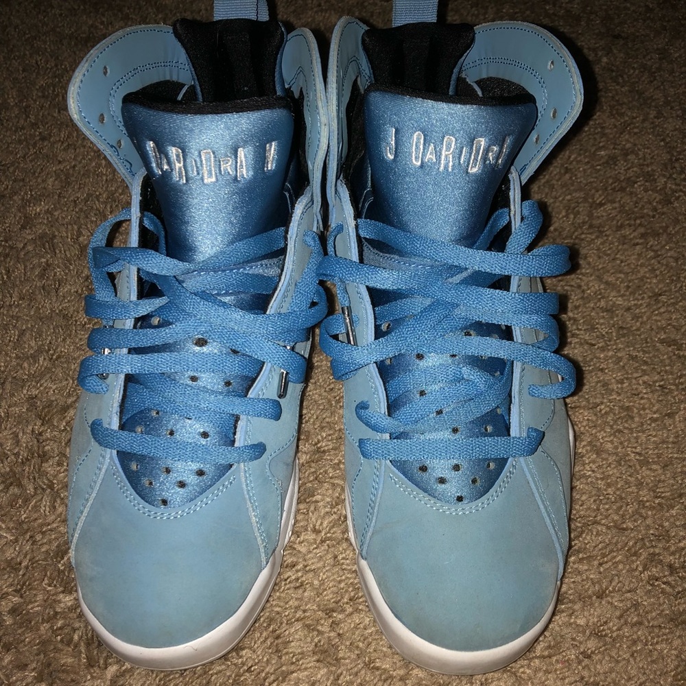 Jordan 7 Pantone